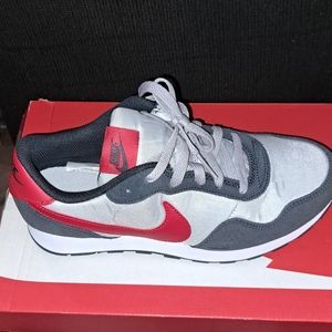 Nike Valiant MD size 6Y New no tags,never worn